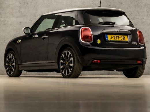 Mini Electric Yours 33 kWh 184Pk Automaat (PANORAMADAK, VIRTUAL COCKPIT, APPLE CARPLAY, HEAD-UP DISPLAY, LEDER,... ActivLease financial lease