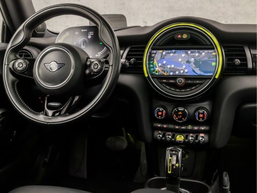 Mini Electric Yours 33 kWh 184Pk Automaat (PANORAMADAK, VIRTUAL COCKPIT, APPLE CARPLAY, HEAD-UP DISPLAY, LEDER,... ActivLease financial lease