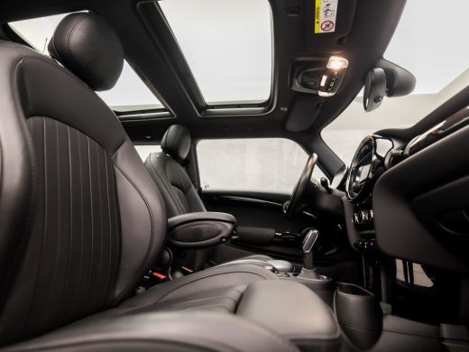 Mini Electric Yours 33 kWh 184Pk Automaat (PANORAMADAK, VIRTUAL COCKPIT, APPLE CARPLAY, HEAD-UP DISPLAY, LEDER,... ActivLease financial lease