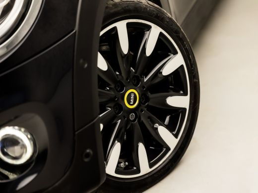 Mini Electric Yours 33 kWh 184Pk Automaat (PANORAMADAK, VIRTUAL COCKPIT, APPLE CARPLAY, HEAD-UP DISPLAY, LEDER,... ActivLease financial lease