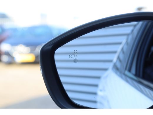 Opel Corsa 1.2 TURBO 100PK 5-DRS ELEGANCE GS-LINE / NAVI / LEDER / CLIMA / LED / PDC / 17" LMV / UNIEK / CAM... ActivLease financial lease