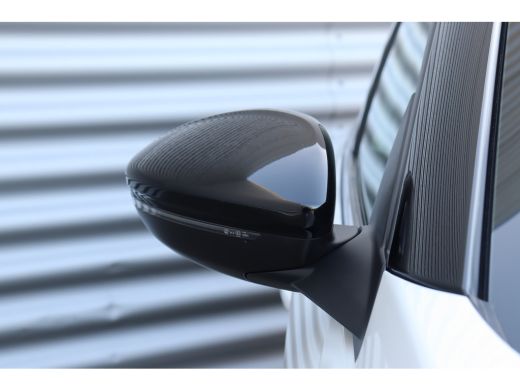 Opel Corsa 1.2 TURBO 100PK 5-DRS ELEGANCE GS-LINE / NAVI / LEDER / CLIMA / LED / PDC / 17" LMV / UNIEK / CAM... ActivLease financial lease