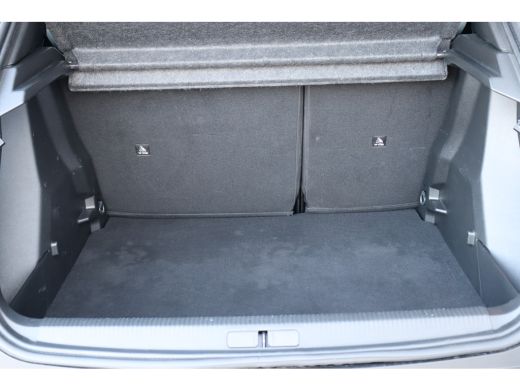 Peugeot 2008 1.2 HYBRID 136PK ALLURE AUTOMAAT / NAVI / LEDER / CLIMA / LED / PDC / 17" LMV / CRUISECONTROL / 1... ActivLease financial lease