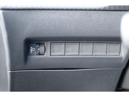 Peugeot 2008 1.2 HYBRID 136PK ALLURE AUTOMAAT / NAVI / LEDER / CLIMA / LED / PDC / 17" LMV / CRUISECONTROL / 1... ActivLease financial lease