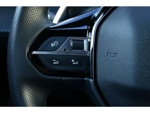 Peugeot 2008 1.2 HYBRID 136PK GT AUTOMAAT / NAVI / CLIMA / PDC / 17"LMV / CAMERA / KEYLESS / FULL-LED / BLUETO... ActivLease financial lease