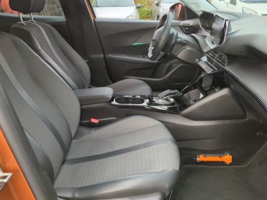 Peugeot 2008 1.2 PureTech Allure | Automaat | Navi by app | Apple carplay | Camera | All season | 65.000km | ActivLease financial lease