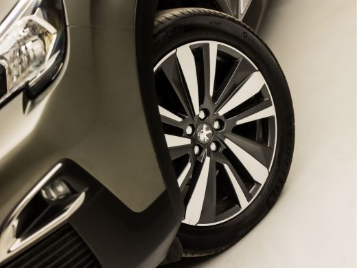 Peugeot 3008 1.2 PureTech Sport Automaat (APPLE CARPLAY, GROOT NAVI, LEDER, KEYLESS, 360 CAMERA, SPORTSTOELEN,... ActivLease financial lease