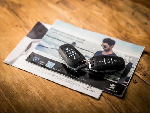 Peugeot 3008 1.2 PureTech Sport Automaat (APPLE CARPLAY, GROOT NAVI, LEDER, KEYLESS, 360 CAMERA, SPORTSTOELEN,... ActivLease financial lease