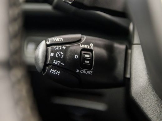 Peugeot 3008 1.2 PureTech Sport Automaat (APPLE CARPLAY, GROOT NAVI, LEDER, KEYLESS, 360 CAMERA, SPORTSTOELEN,... ActivLease financial lease