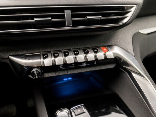 Peugeot 3008 1.2 PureTech Sport Automaat (APPLE CARPLAY, GROOT NAVI, LEDER, KEYLESS, 360 CAMERA, SPORTSTOELEN,... ActivLease financial lease