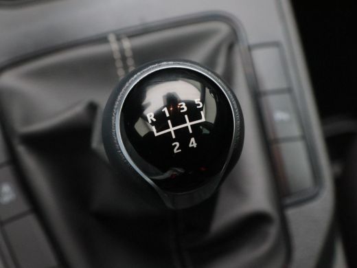 Seat Ibiza 1.0 EcoTSi 4.OH! Edition | Digitaal Dashboard | Stoelverwarming | CarPlay | Parkeersensoren | LED... ActivLease financial lease