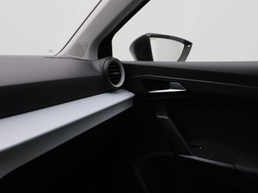 Seat Ibiza 1.0 EcoTSi 4.OH! Edition | Digitaal Dashboard | Stoelverwarming | CarPlay | Parkeersensoren | LED... ActivLease financial lease