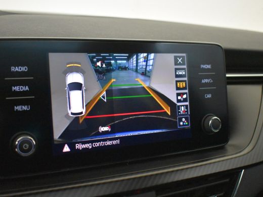 Skoda Kamiq 1.0 TSI Monte Carlo 111pk | Panorama dak | Adaptief cruise control | Navigatie via app connect | ... ActivLease financial lease