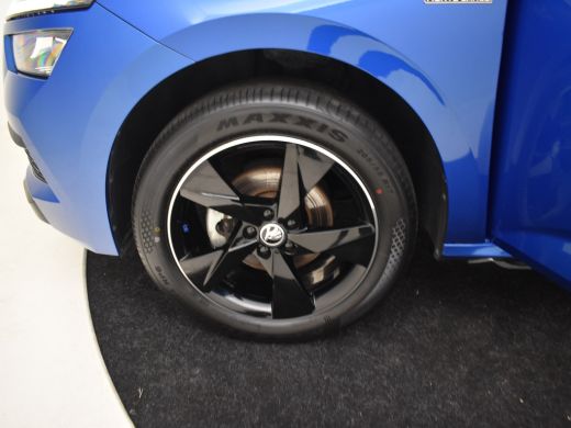 Skoda Kamiq 1.0 TSI Monte Carlo 111pk | Panorama dak | Adaptief cruise control | Navigatie via app connect | ... ActivLease financial lease