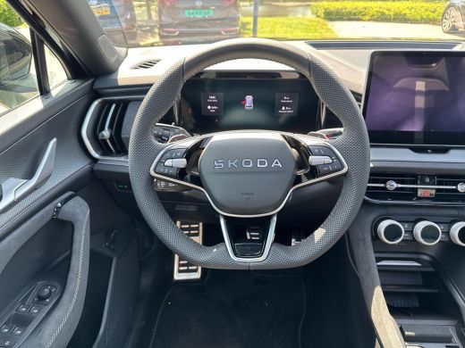 Skoda Kodiaq 1.5 TSI PHEV Sportline Business | 204Pk | 20Inch | Pano Dak | Trekhaak | Matrix LED | LED Strip i... ActivLease financial lease