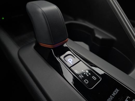 Toyota C-HR 1.8 Hybrid 140 First Edition | Apple CarPlay | Parkeersensoren | Blindspot | Rijklaarprijs incl. ... ActivLease financial lease