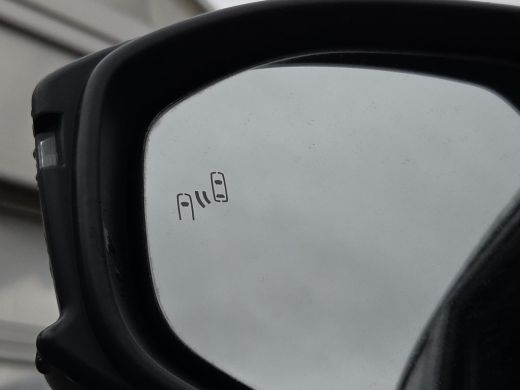 Toyota C-HR 1.8 Hybrid 140 First Edition | Apple CarPlay | Parkeersensoren | Blindspot | Rijklaarprijs incl. ... ActivLease financial lease