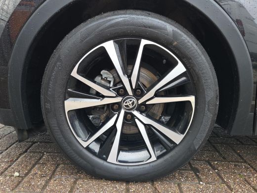 Toyota C-HR 1.8 Hybrid 140 First Edition | Apple CarPlay | Parkeersensoren | Blindspot | Rijklaarprijs incl. ... ActivLease financial lease