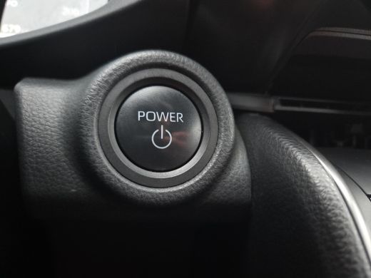 Toyota C-HR 1.8 Hybrid 140 First Edition | Apple CarPlay | Parkeersensoren | Blindspot | Rijklaarprijs incl. ... ActivLease financial lease