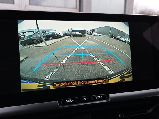 Toyota C-HR 1.8 Hybrid 140 First Edition | Apple CarPlay | Parkeersensoren | Blindspot | Rijklaarprijs incl. ... ActivLease financial lease