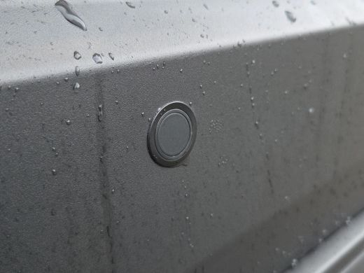 Toyota C-HR 1.8 Hybrid 140 First Edition | Apple CarPlay | Parkeersensoren | Blindspot | Rijklaarprijs incl. ... ActivLease financial lease