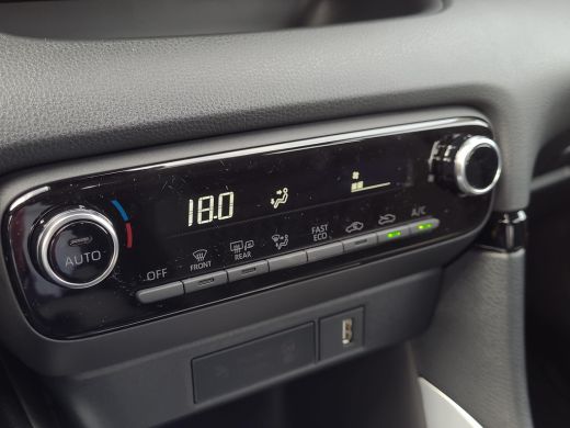 Toyota Yaris 1.5 Hybrid Dynamic Automaat | Apple CarPlay / Android Auto | LM Velgen | Rijklaarprijs incl. gara... ActivLease financial lease