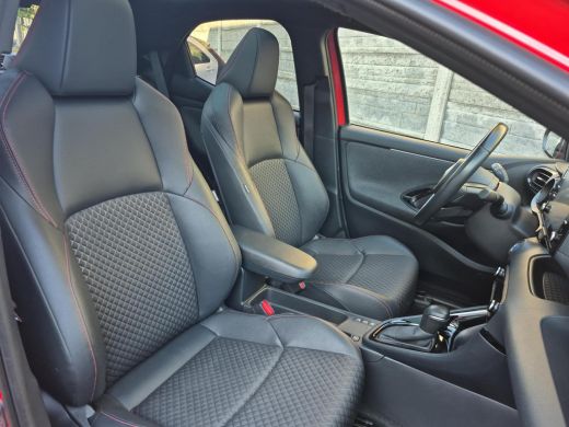 Toyota Yaris 1.5 Hybrid Executive | Apple CarPlay/Android auto | Achteruitrijcamera | Panoramadak ActivLease financial lease