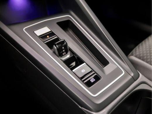 Volkswagen Golf 1.0 TSI Sport Automaat (SCHUIFDAK, APPLE CARPLAY, STUUR/STOELVERWARMING, DYNAMISCHE KNIPPERLICHTE... ActivLease financial lease