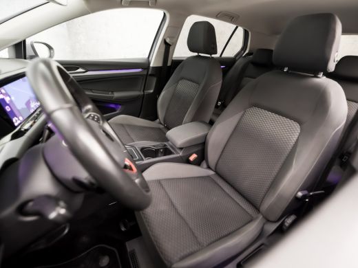 Volkswagen Golf 1.0 TSI Sport Automaat (SCHUIFDAK, APPLE CARPLAY, STUUR/STOELVERWARMING, DYNAMISCHE KNIPPERLICHTE... ActivLease financial lease