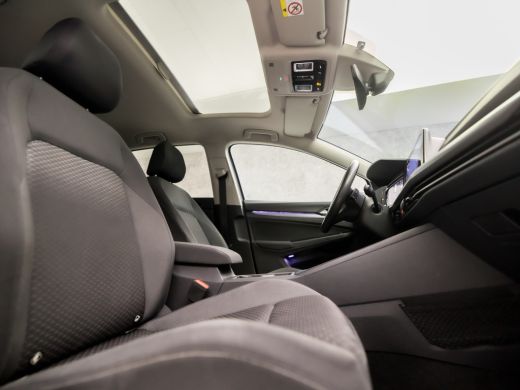 Volkswagen Golf 1.0 TSI Sport Automaat (SCHUIFDAK, APPLE CARPLAY, STUUR/STOELVERWARMING, DYNAMISCHE KNIPPERLICHTE... ActivLease financial lease