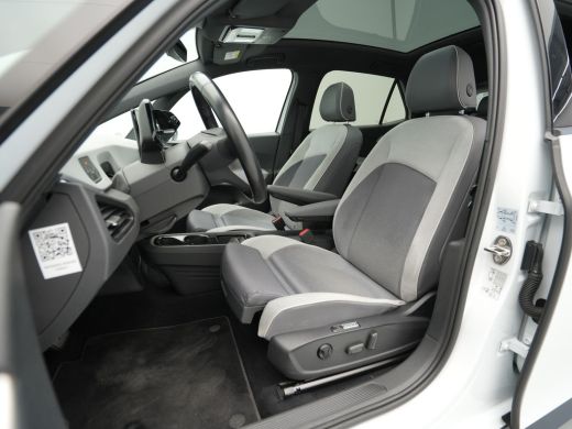 Volkswagen ID.3 First Max 58 kWh 204pk Navigatie Camera Stoelverwarming Side ass. ARGON ActivLease financial lease