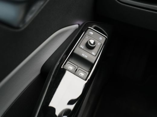 Volkswagen ID.3 First Max 58 kWh 204pk Navigatie Camera Stoelverwarming Side ass. ARGON ActivLease financial lease