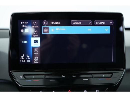 Volkswagen ID.3 First Plus 58 kWh | LED | Cruise Adaptive | Trekhaak | Navi | Stoelverwarming | Clima | Camera | ... ActivLease financial lease