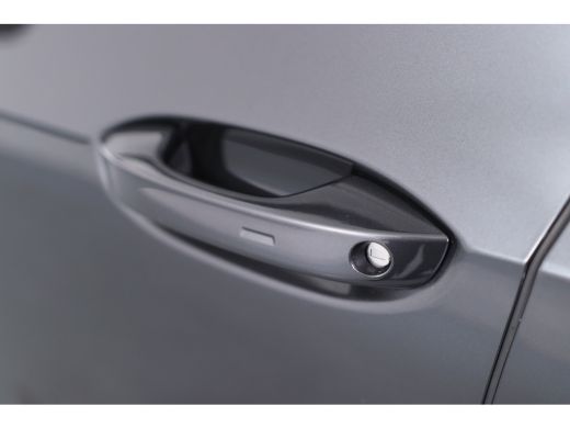 Volkswagen ID.3 First Plus 58 kWh | LED | Cruise Adaptive | Trekhaak | Navi | Stoelverwarming | Clima | Camera | ... ActivLease financial lease