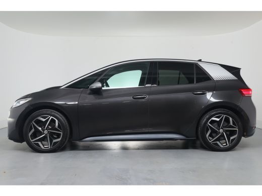 Volkswagen ID.3 First Plus 58 kWh | LED | Cruise Adaptive | Trekhaak | Navi | Stoelverwarming | Clima | Camera | ... ActivLease financial lease