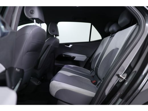 Volkswagen ID.3 First Plus 58 kWh | LED | Cruise Adaptive | Trekhaak | Navi | Stoelverwarming | Clima | Camera | ... ActivLease financial lease