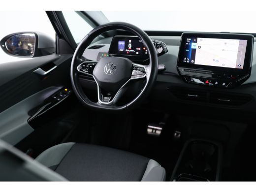Volkswagen ID.3 First Plus 58 kWh | LED | Cruise Adaptive | Trekhaak | Navi | Stoelverwarming | Clima | Camera | ... ActivLease financial lease