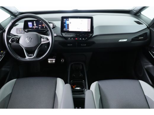 Volkswagen ID.3 First Plus 58 kWh | LED | Cruise Adaptive | Trekhaak | Navi | Stoelverwarming | Clima | Camera | ... ActivLease financial lease