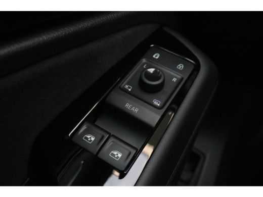 Volkswagen ID.7 286PK Pro Business 77 kWh | Airco (automatisch) | Keyless entry | Trekhaak elektrisch uitklapbaar ActivLease financial lease