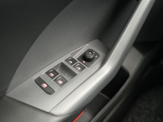 Volkswagen T-Cross 1.0 TSI 95pk Life Navi via app Pdc Acc Clima ARGON ActivLease financial lease