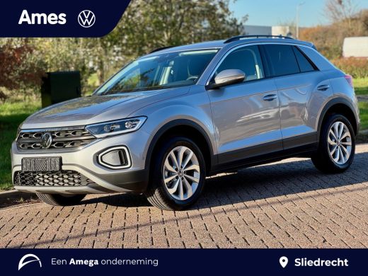 Volkswagen T-Roc 1.5 TSI 150pk DSG Life Edition | Dodehoeksensoren | Climatronic | Achteruitrijcamera