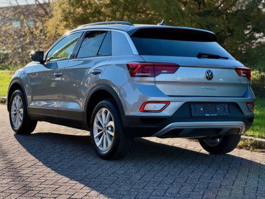 Volkswagen T-Roc 1.5 TSI 150pk DSG Life Edition | Dodehoeksensoren | Climatronic | Achteruitrijcamera ActivLease financial lease