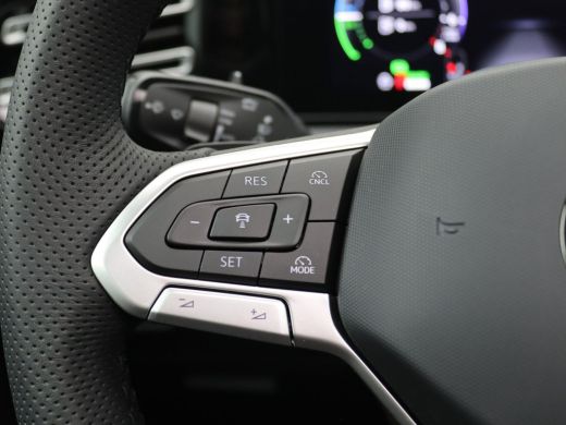 Volkswagen Tiguan 1.5 eHybrid R-Line Edition 272PK DSG Pano-Schuifdak, Trekhaak, Lederen Bekleding, 360gr. camera, ... ActivLease financial lease