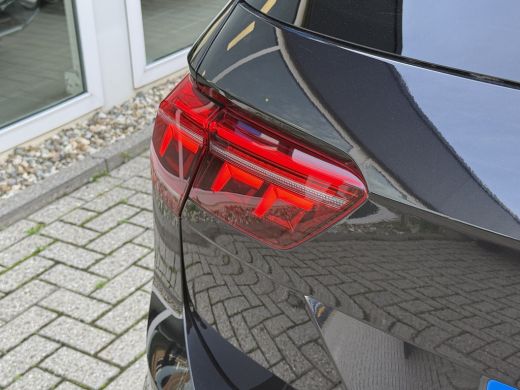 Volkswagen Tiguan 1.5 TSI R-Line Elektr. Trekhaak, App Carplay ActivLease financial lease