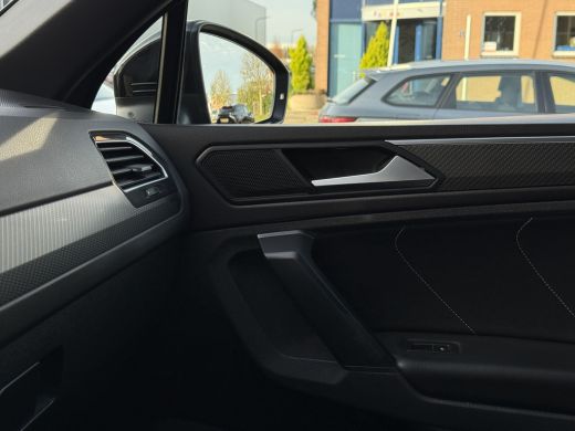 Volkswagen Tiguan 1.5 TSI R-Line Elektr. Trekhaak, App Carplay ActivLease financial lease