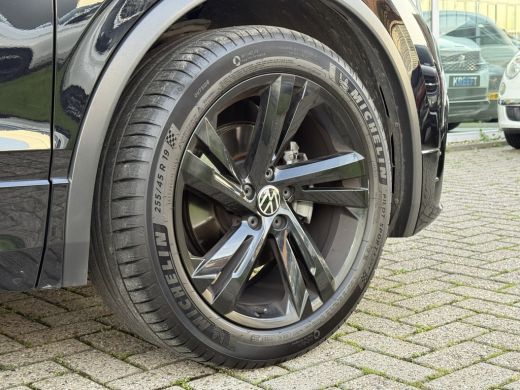 Volkswagen Tiguan 1.5 TSI R-Line Elektr. Trekhaak, App Carplay ActivLease financial lease