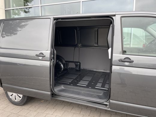 Volkswagen Transporter 2.0 TDI 150 pk L2H1 28 | App connect | PDC | Cruise | Handgeschakeld ActivLease financial lease