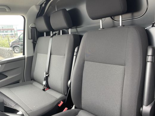 Volkswagen Transporter 2.0 TDI 150 pk L2H1 28 | App connect | PDC | Cruise | Handgeschakeld ActivLease financial lease