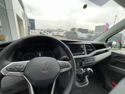 Volkswagen Transporter 2.0 TDI 150 pk L2H1 28 | App connect | PDC | Cruise | Handgeschakeld ActivLease financial lease