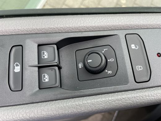 Volkswagen Transporter 2.0 TDI 150 pk L2H1 28 | App connect | PDC | Cruise | Handgeschakeld ActivLease financial lease